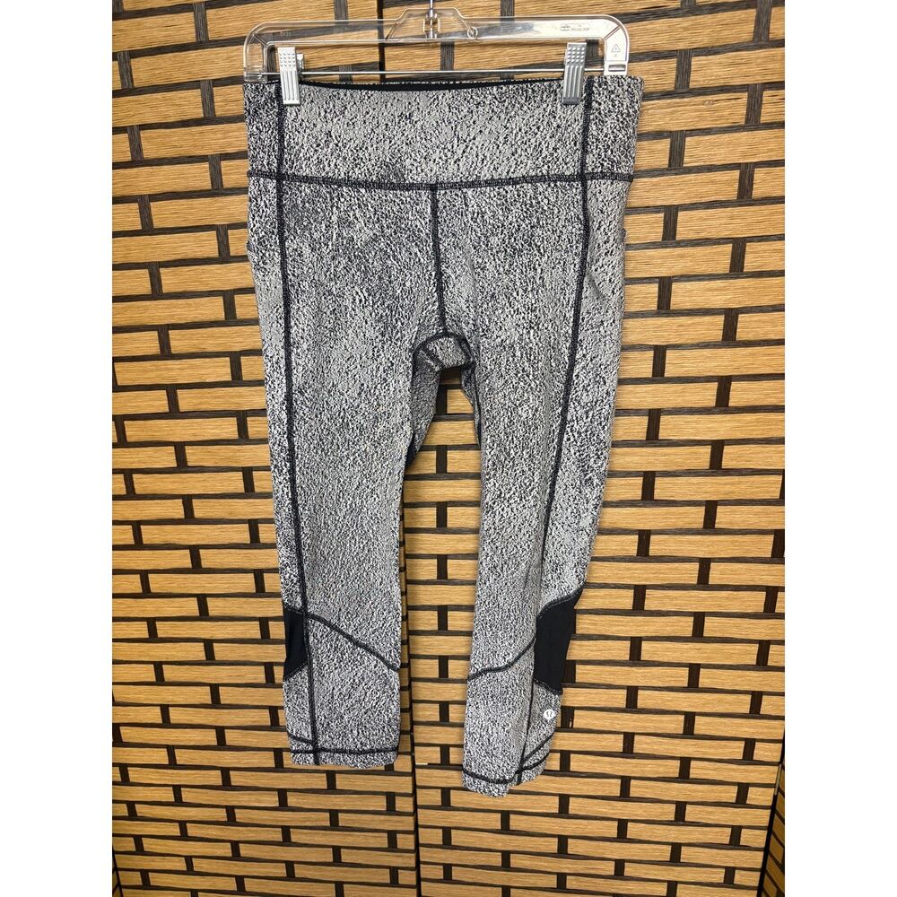Lululemon Black And White Active Crops Size 8